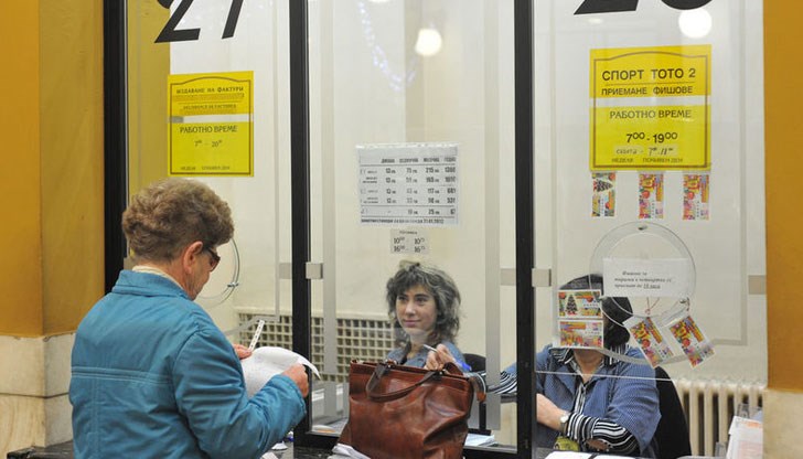 Освен това се предвижда да бъдат намалени общо 63% от всичките такси