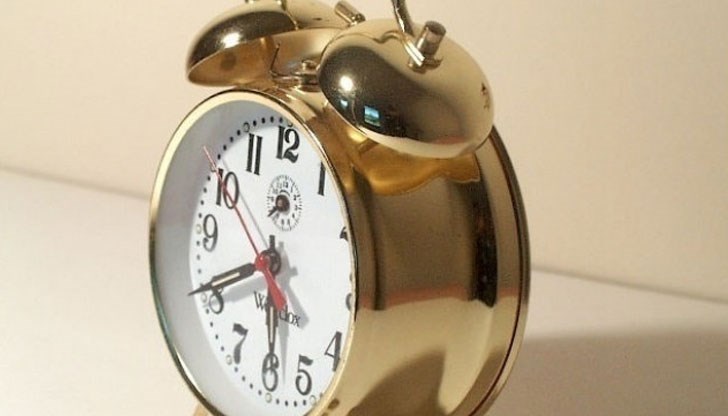 Точно в 4 часа в неделя връщаме астрономическото време