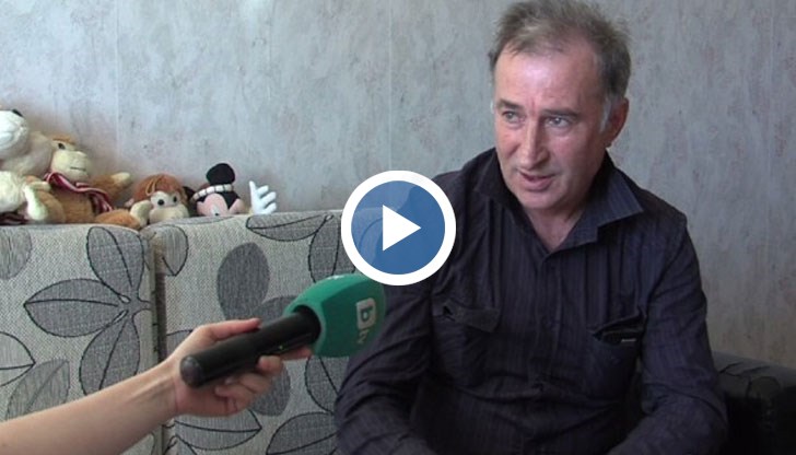 Той е стругар и всеки ден изминава по 3 километра пеша, за да отиде на работа