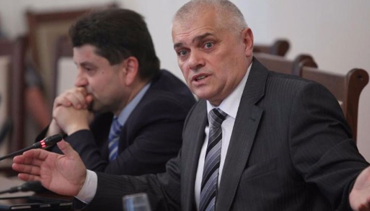 По нея има датчици и камери, те не трябва да се снимат, за да не ги видят каналджиите По нея има датчици и камери, те не трябва да се снимат, за да не ги видят каналджиите