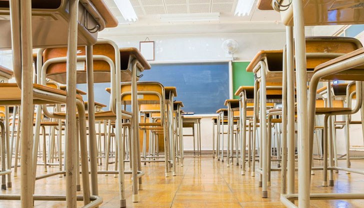 Възпитаник на училището усетил парене на очите Възпитаник на училището усетил парене на очите