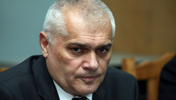 Валентин Радев: Ако трябва, и ще загубим пари, но трябва да го направим по начин Валентин Радев: Ако трябва, и ще загубим пари, но трябва да го направим по начин