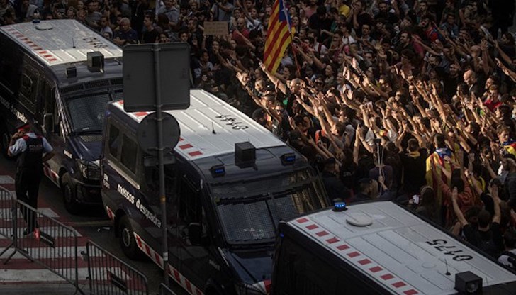 Сухопътните войски и транспортните машини ще бъдат в подкрепа на Цивилната гвардия и Националната полиция Сухопътните войски и транспортните машини ще бъдат в подкрепа на Цивилната гвардия и Националната полиция