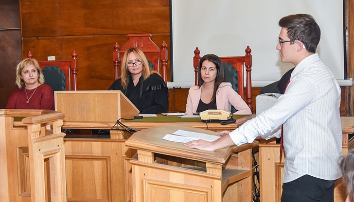 Ученици, студенти, представители на медиите и граждани посетиха ОКРЪЖЕН СЪД – РУСЕ в деня на отворените врати