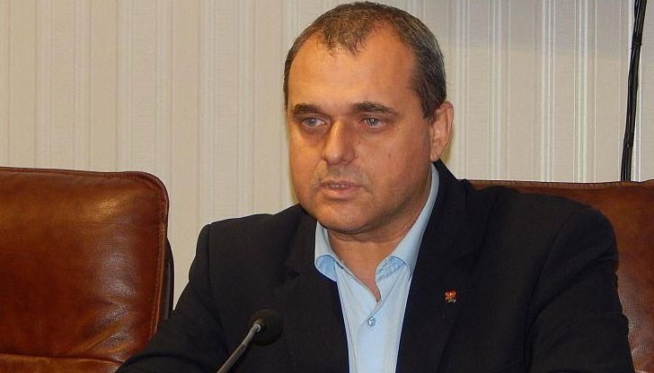 За трите десетилетия на съществуването си ДПС се е превърнала в символ на корупцията в България, коментира русенският депутат