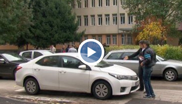 20-годишният Петър пресича на пешеходна пътека, когато го удря „Тойота“