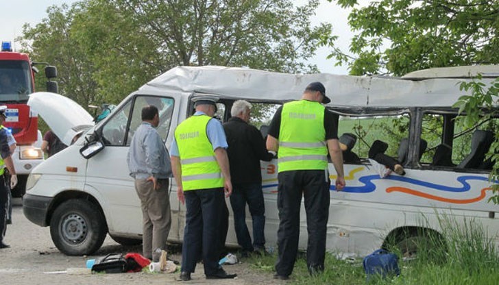 Две жени загинаха, а шестима души бяха тежко ранени при катастрофата