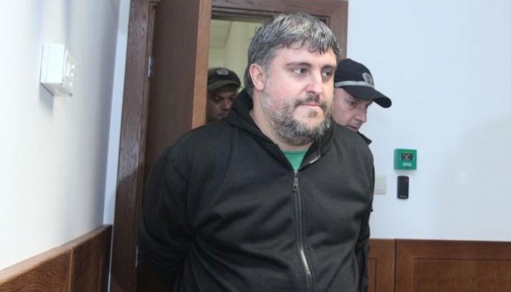 Сред зарибените има изявени журналисти, обществени деятели и политици