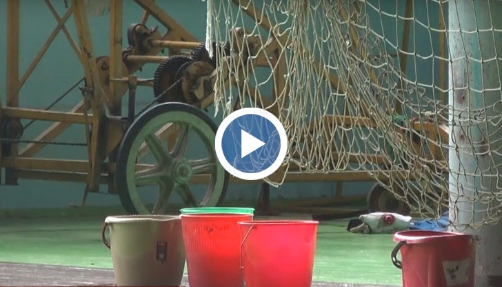 Зала "Дунав" тъне в разруха