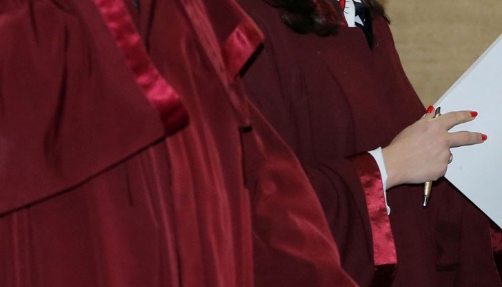 Прокуратура е задържан и обвинен в кражба на електрическа енергия и сводничество Прокуратура е задържан и обвинен в кражба на електрическа енергия и сводничество