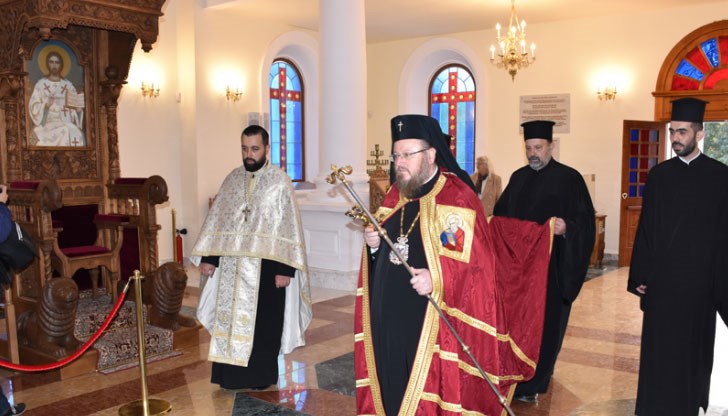 На клира пяха свещеници от митрополитския хор „Св. Димитър Басарбовски”