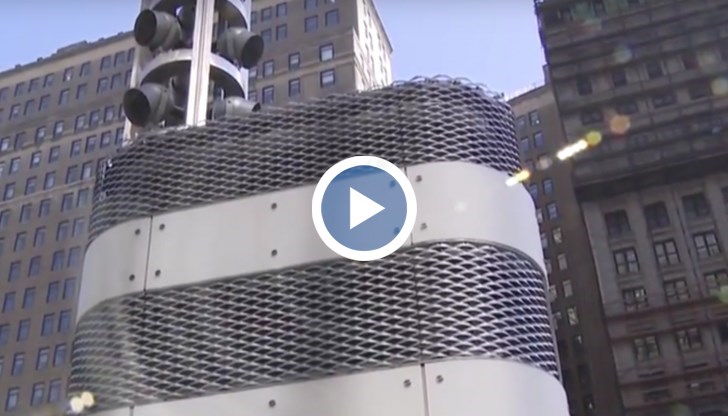 Мистериозни метални кули никнат по улиците на Ню Йорк