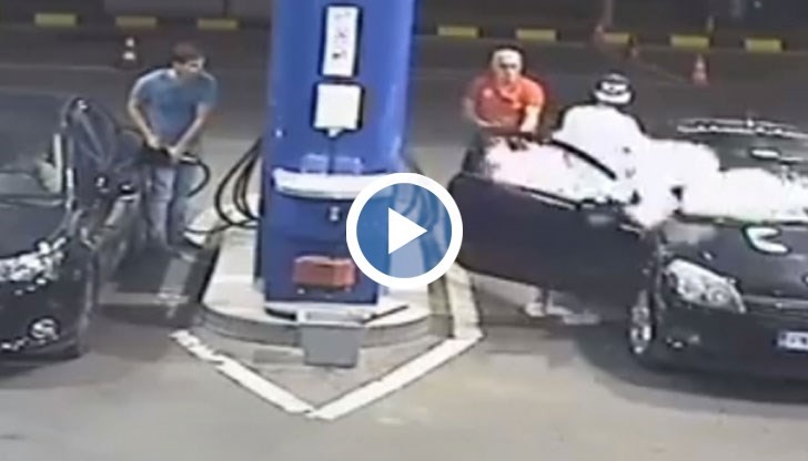 Христо е мъжът, който напръска цигарата на пернишки келеш на столична бензиностанция