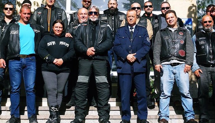 Днес служители на отдел „Пътна полиция” – СДВР и представители на столични мотоклубове проведоха среща