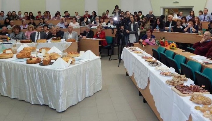 Участниците, които са от пет държави - Германия, Румъния, Хърватия, Сърбия и България, са представили в експозицията традиционните за техните страни празнични хлябове