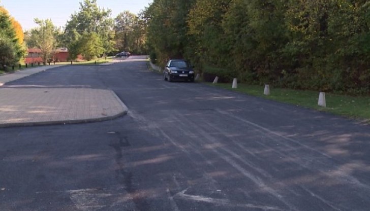 Пътят води до хотела на бизнесмена, с когото кметът бе на екскурзия в Монако