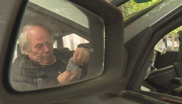 Ипотека и инсулт съсипват живота на Станислав Белчев. Днес той живее в колата си Ипотека и инсулт съсипват живота на Станислав Белчев. Днес той живее в колата си