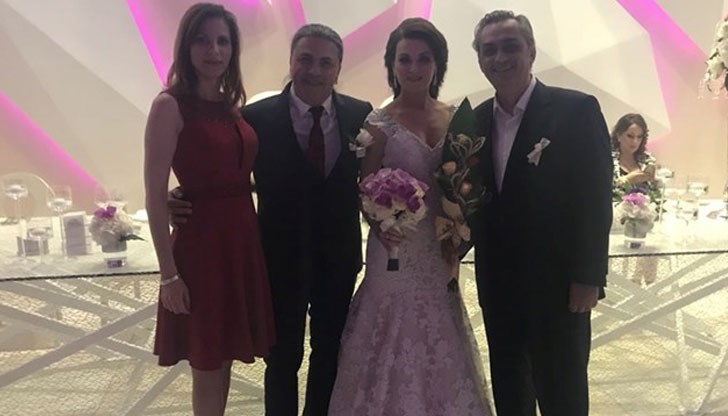 Музикантът се врече във вечна любов на дългогодишната си приятелка Ивана