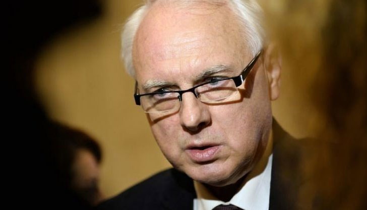 Какъв ще е бойният дух на една армия, щом военният й министър говори за „заспали плъхове“ в нейните редици?