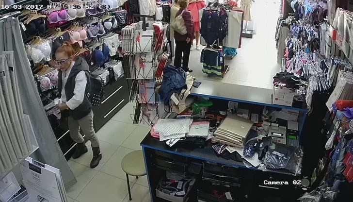Жената задигна сутиен и бикини от магазин в центъра на Русе