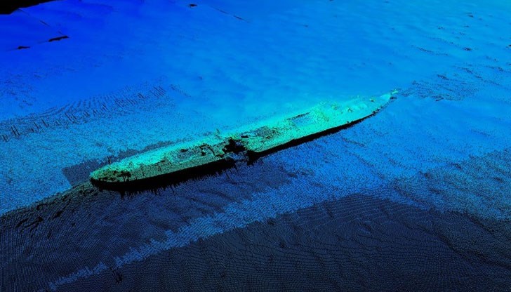 Единият съд се намира на 200 метра от Конския плаж и е с дължина 50 метра и ширина 8 метра