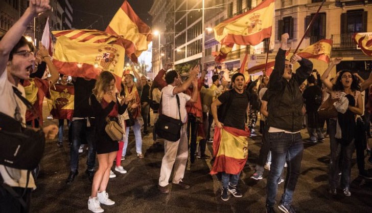 Премиерът на Испания Мариано Рахой оповести намеренията си да разпусне парламента, да отстрани от длъжност каталунския лидер и свика предсрочни избори в областта