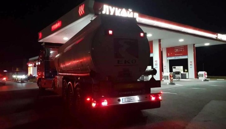 Горивото там било с 2 стотинки по-евтино