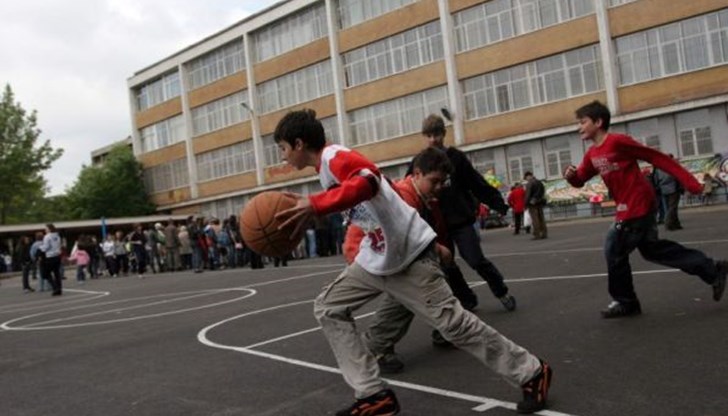 Телефонният апарат е изчезнал по време на час в русенско училище Телефонният апарат е изчезнал по време на час в русенско училище