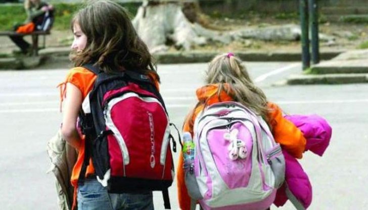 Събрала съм подписите на съучениците ми, които са съгласни с мен, че това е вредно за здравето ни и за самите нас, написала Теодора / Снимката е илюстративна