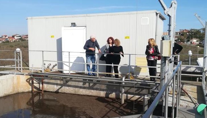 Дейностите по почистване на площадката след наводнението продължават Дейностите по почистване на площадката след наводнението продължават