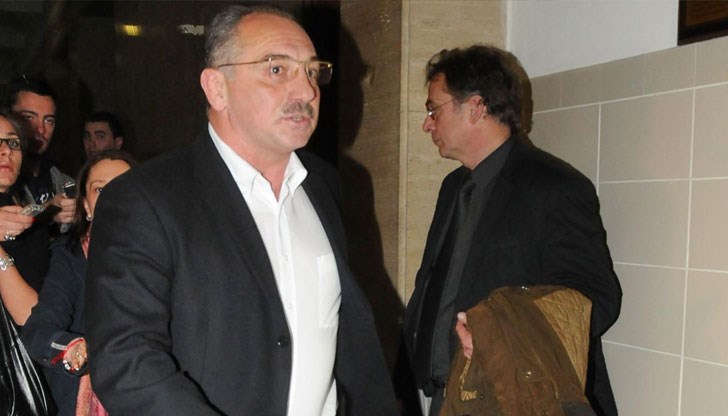 Бившият футболен бос заплашил с пистолет собствения си син