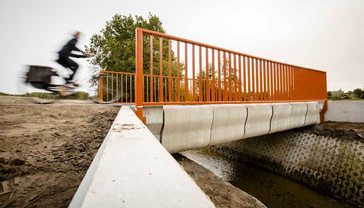 Мостът не е много голям, но е направен от принтер, което го прави уникален