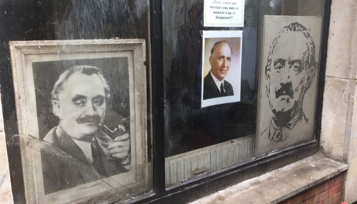 Г-н Кмете, какви действия ще предприемете спрямо фирма „Вектор”, която е окачила физиономиите на Георги Димитров и Тодор Живков върху общински имот?