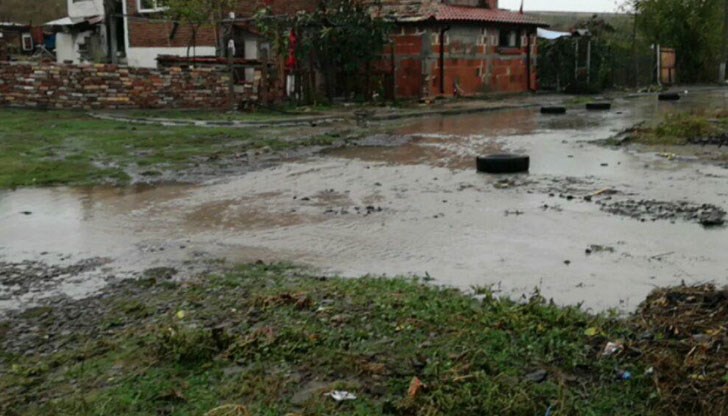Села и квартали бедстват след проливните валежи