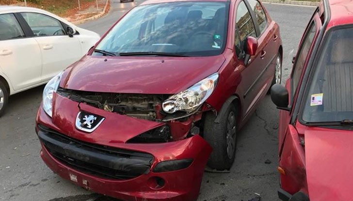 "Пежо" и "Голф" са се сблъскали тази сутрин на булевард "Христо Ботев"