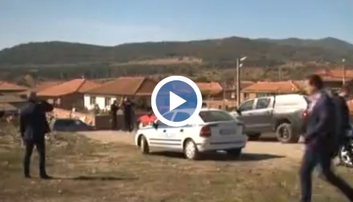 Полиция окупира ромската махала на град Баня