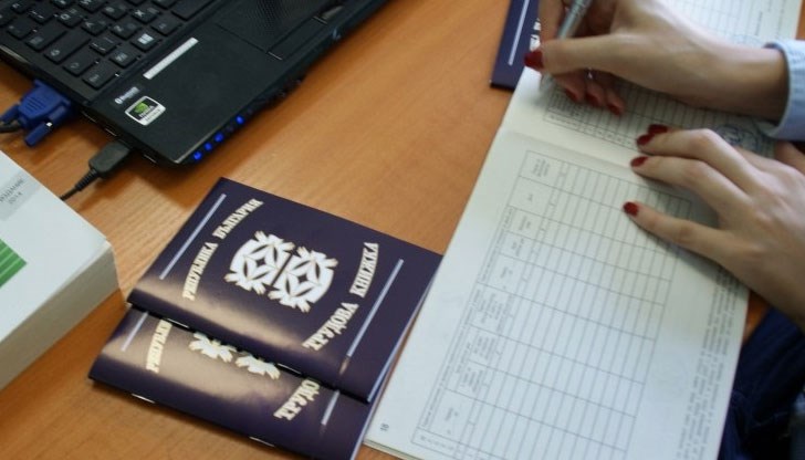 Има случаи, в които търсенето на стаж може да отнеме година