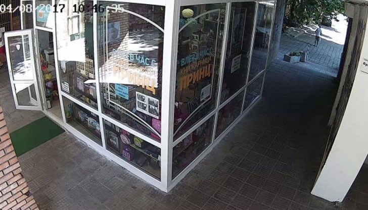 Камера е записала посегателството, при което техникът е хванат да краде устройство от система, монтирана в жилищен блок Камера е записала посегателството, при което техникът е хванат да краде устройство от система, монтирана в жилищен блок