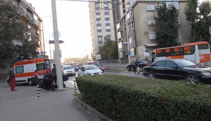 Жената е откарана с линейка в русенската болница