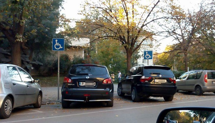 Липсват стикери за инвалидност върху прозорците на колите