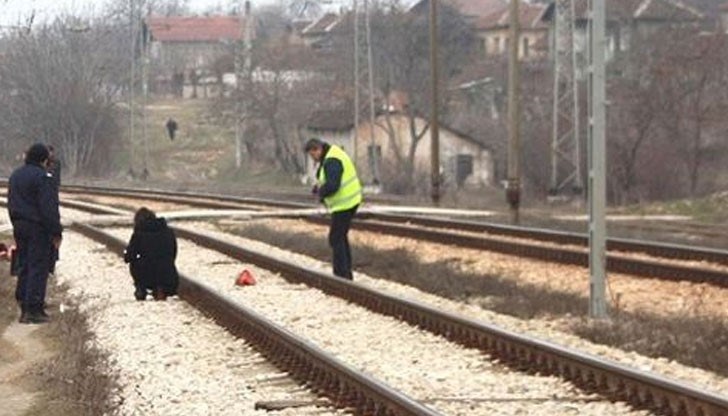 Мъжът от сливенското село Чинтулово е бил блъснат от бързия влак Бургас - София на прелез край сливенския квартал "Диньо Дачев"