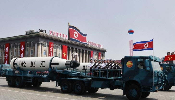 Всяка атака срещу САЩ или срещу съюзниците на САЩ ще бъде разгромена и всяко използване на ядрено оръжие ще бъде посрещнато от САЩ с масиран военен отговор, който ще бъде ефикасен и съкрушителен, заяви американският министър на отбраната Всяка атака срещу САЩ или срещу съюзниците на САЩ ще бъде разгромена и всяко използване на ядрено оръжие ще бъде посрещнато от САЩ с масиран военен отговор, който ще бъде ефикасен и съкрушителен, заяви американският министър на отбраната