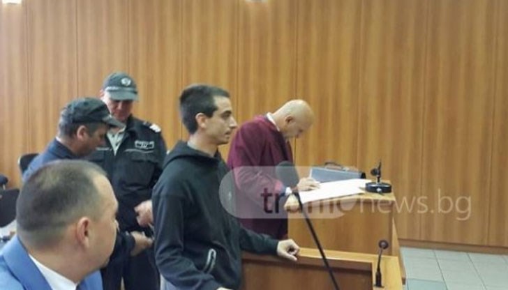 Адвокатът на Георги твърди, че той не е имал достъп до банковите сметки, но съда го остави в ареста