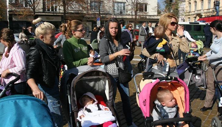 От 2018 г. вдигат доходния таван от 400 на 500 лв.