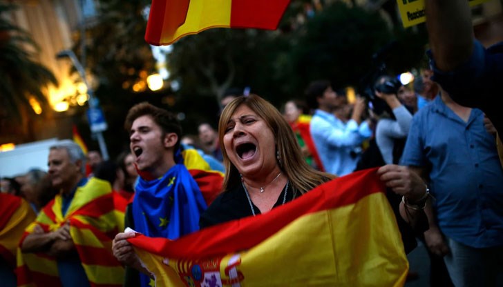 Премиерът на Каталуния Карлес Пучдемон предлага на парламента да преустанови за няколко седмици ефекта от декларацията за независимост