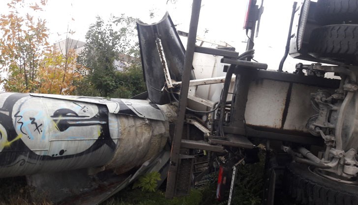 Шофьорът е с леки наранявания