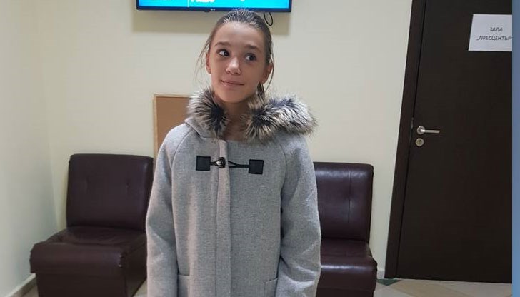 Майка ѝ създаде група "Да спрем гаврата на МОН с българските деца"