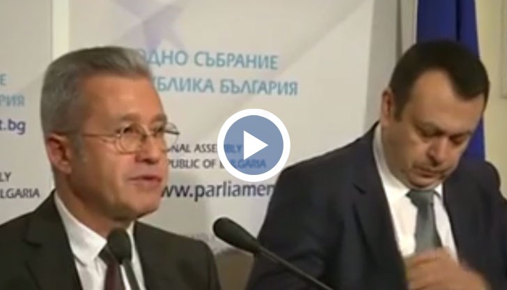 Автори са депутатите Йордан Цонев, Делян Пеевски и Хамид Хамид, но Пеевски не се появи в Народното събрание