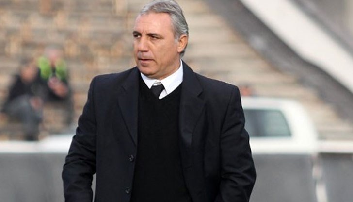 Причината е влошената комуникация на футболиста с властите в страната Причината е влошената комуникация на футболиста с властите в страната