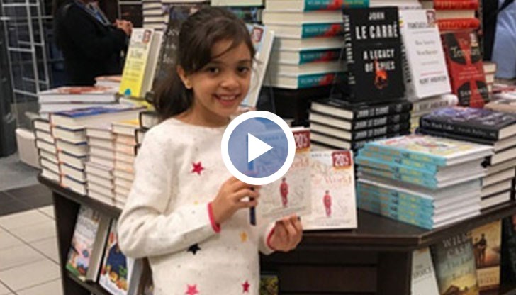 Бана разказва как е опитвала да изживее своето детство на фона на тътена на бомбите, артилерийския обстрел и сирените